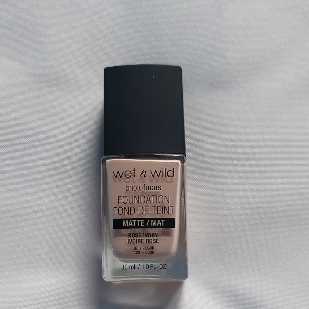 Wet n Wild PhotoFocus Foundation - Light Rose Ivory